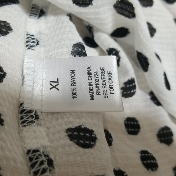 New. NWT Grand Greene ,Polka Dot Blouse, Colors: Black and white, Size XL - Picture 12 of 13
